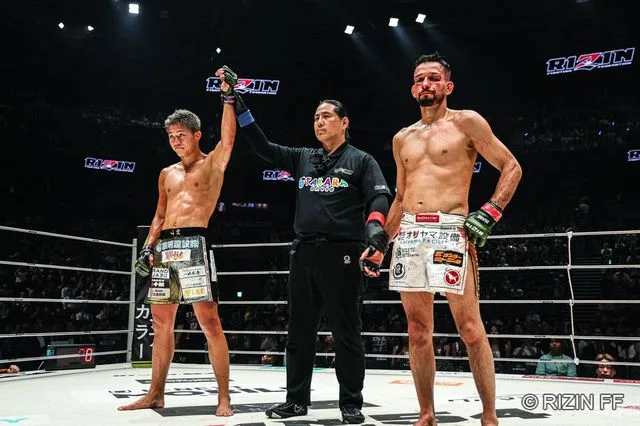 秋元強真、左拳脱臼のままクレベルに圧勝！大晦日タイトル挑戦は慎重に