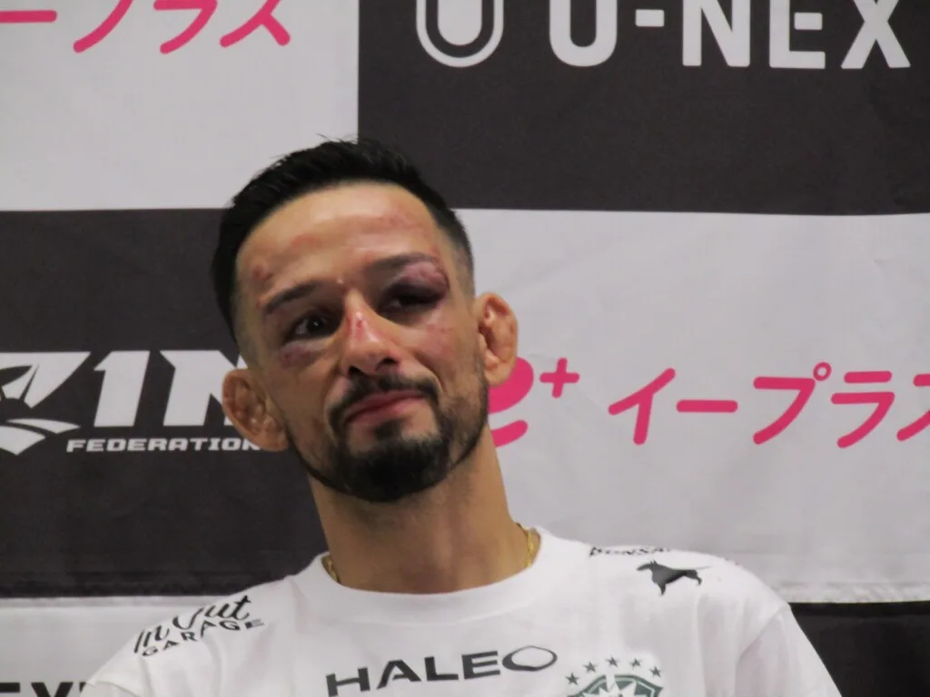 秋元強真、左拳脱臼のままクレベルに圧勝！大晦日タイトル挑戦は慎重に
