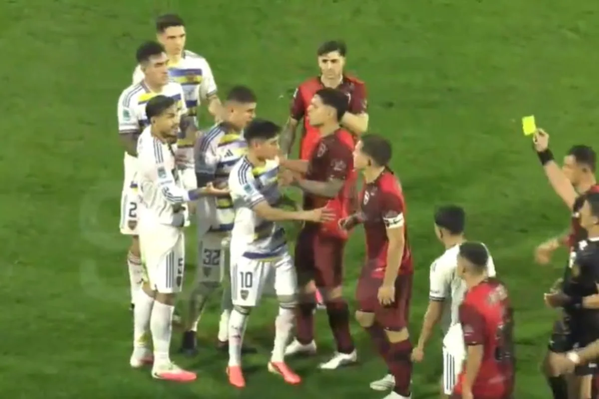 パレデスまたもや問題行為!W杯決勝の“パンチ”騒動から数週間、今度は敵にボール蹴りつけ批判殺到